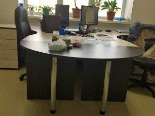 Офисные столы с приставками